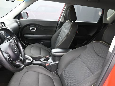 Used 2015 Kia Soul + image 13
