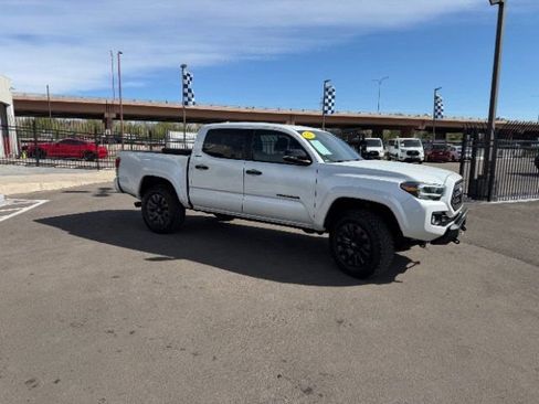 Used 2021 Toyota Tacoma Limited w/ Nightshade Package AWD/4WD image 17