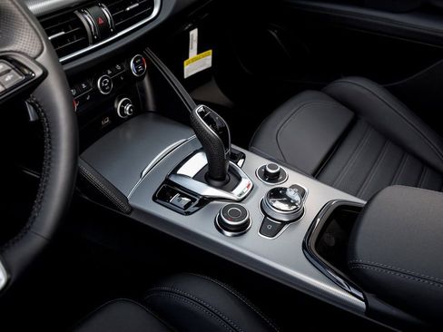 New 2025 Alfa Romeo Stelvio Sprint image 21