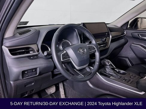 Used 2024 Toyota Highlander XLE image 10