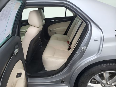 Used 2017 Chrysler 300 C AWD/4WD image 16