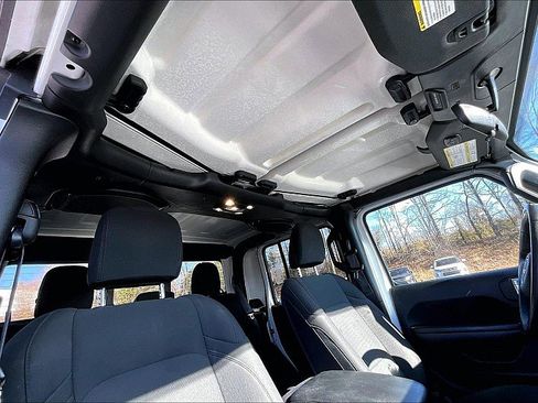 Used 2021 Jeep Gladiator Sport AWD/4WD image 23