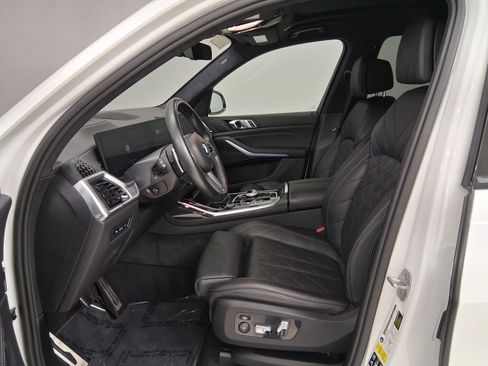 Used 2024 BMW X7 xDrive40i w/ M Sport Package AWD/4WD image 3