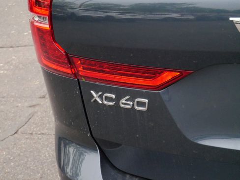 Used 2025 Volvo XC60 B5 Core AWD/4WD image 17