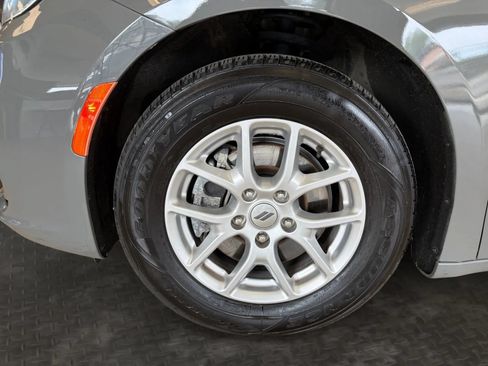 Used 2022 Chrysler Pacifica Touring-L FWD image 37
