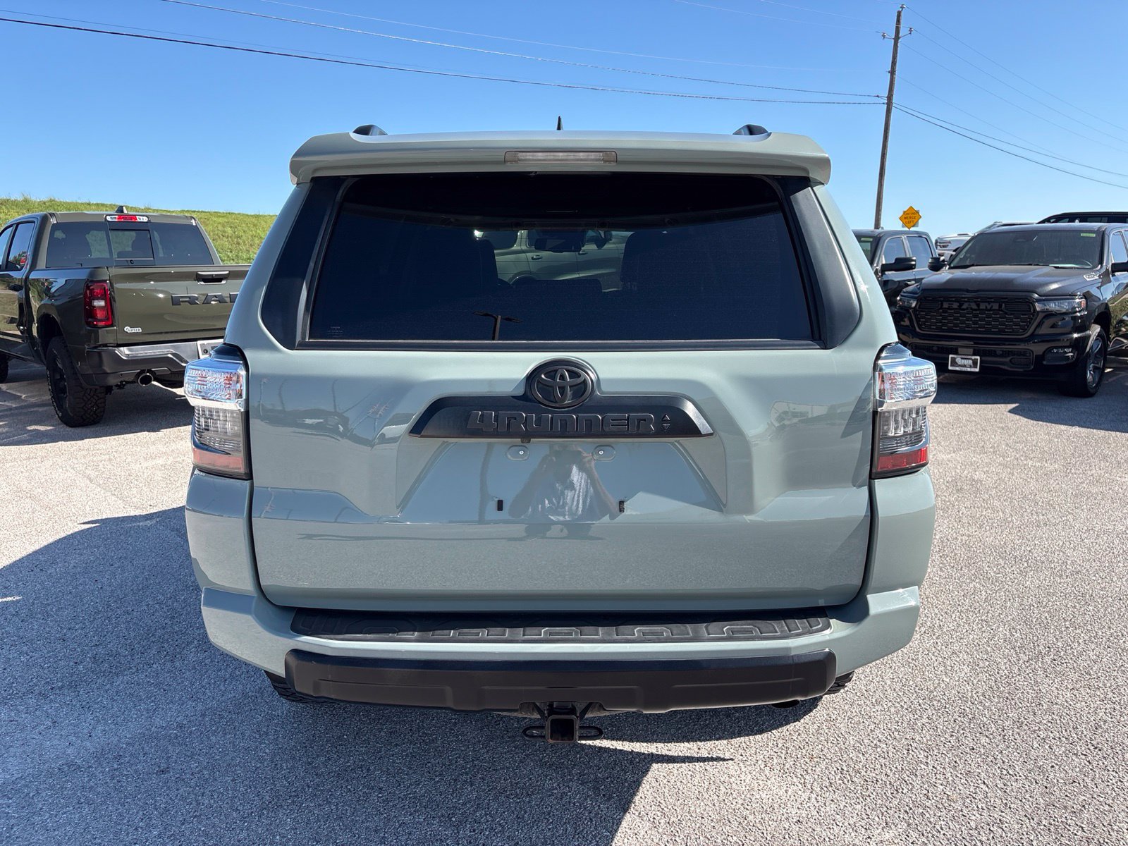 Used 2022 Toyota 4Runner TRD Off-Road Premium w/ Moonroof Package AWD/4WD image 5