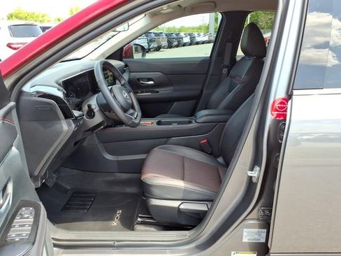 Certified 2025 Nissan Kicks SR FWD image 4