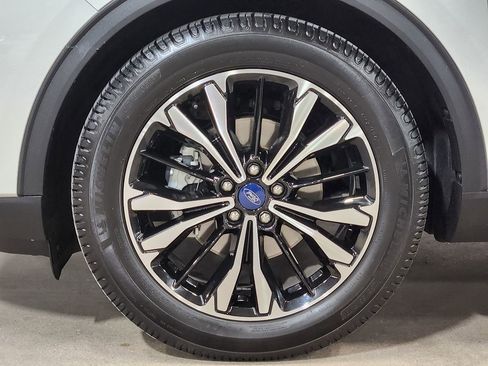 Used 2022 Ford Escape SE w/ SE Sport Appearance Package image 28