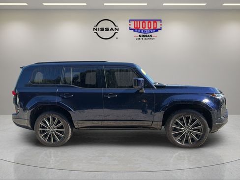 Used 2025 Lexus GX 550 w/ Accessory Package (2T) AWD/4WD image 2