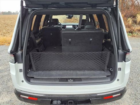 Used 2023 Jeep Grand Wagoneer Series II image 37