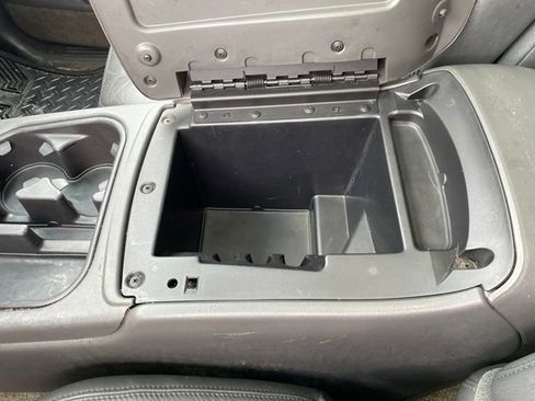 Used 2003 Chevrolet Avalanche Base w/ Suspension Package, Off-Road image 11