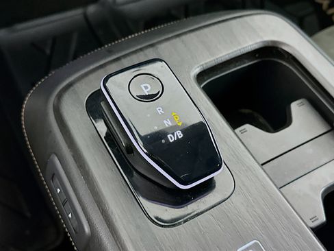 Used 2024 Nissan Ariya AWD image 25