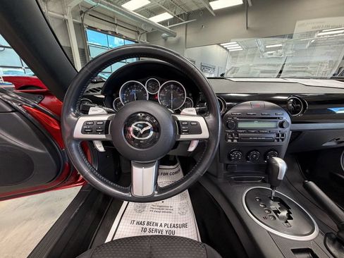 Used 2007 MAZDA MX-5 Miata Touring w/ Appearance Pkg RWD image 9