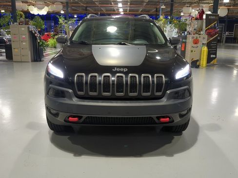 Used 2018 Jeep Cherokee Trailhawk w/ Comfort/Convenience Group AWD/4WD image 3