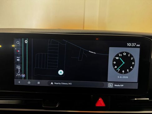 Used 2025 Kia Carnival FWD image 12