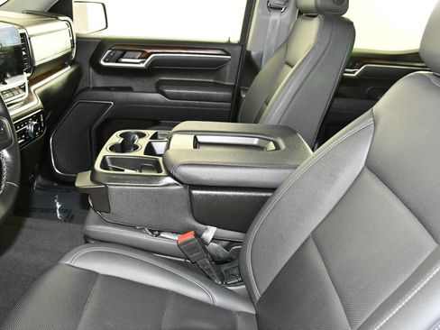 Used 2025 GMC Sierra 1500 SLT image 40