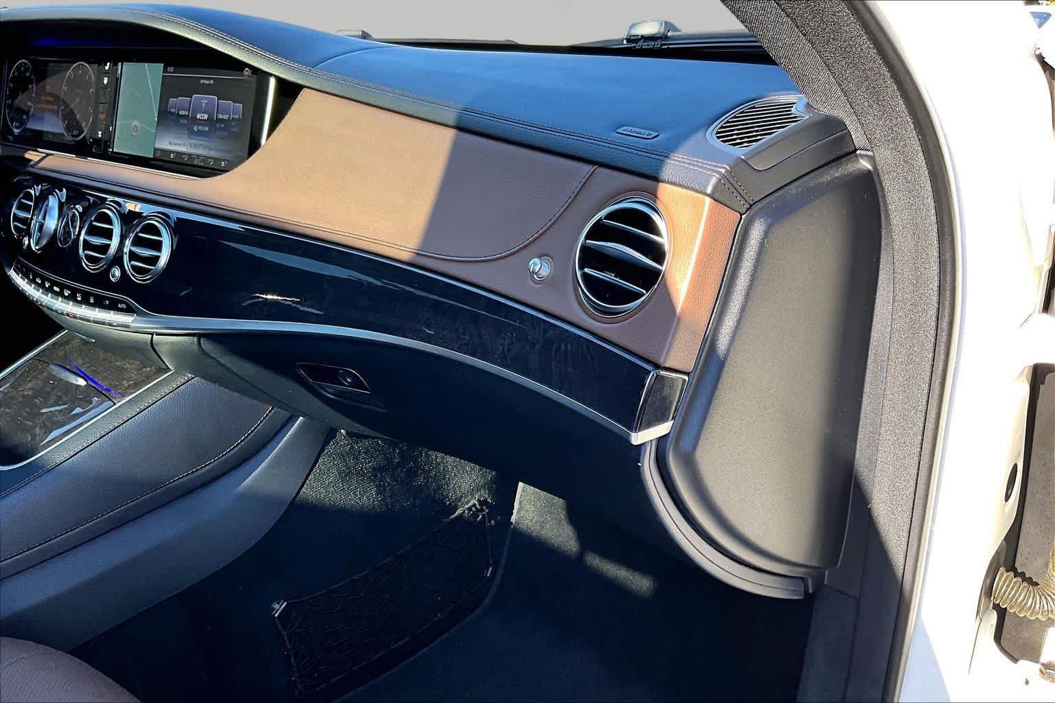 Used 2017 Mercedes-Benz S 550 Sedan image 19