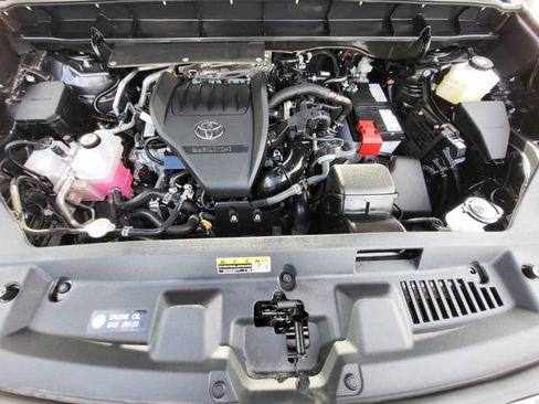 Used 2025 Toyota Highlander XSE AWD/4WD image 11