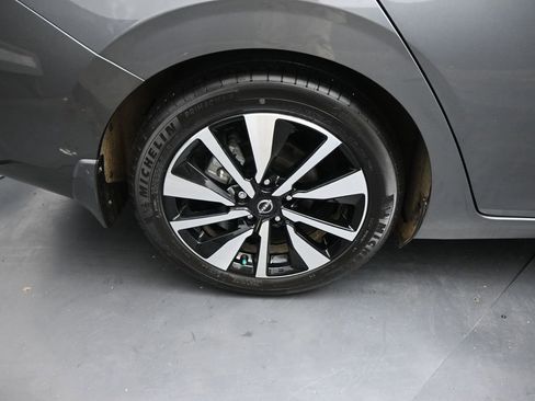 Used 2024 Nissan Sentra SV w/ SV Premium Package FWD image 24