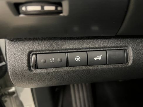 Used 2025 Nissan Pathfinder SL image 34