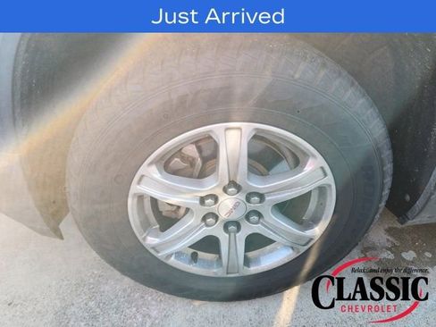 Used 2017 GMC Acadia SLE image 17