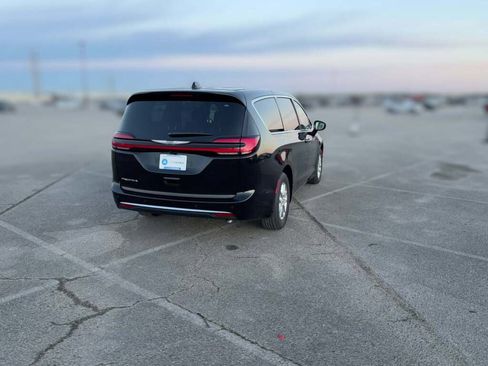 New 2026 Chrysler Pacifica Select image 11