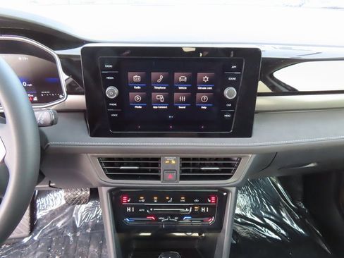 New 2026 Volkswagen Taos SE AWD/4WD image 5