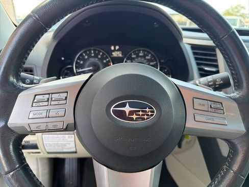Used 2010 Subaru Outback 2.5i Limited image 15