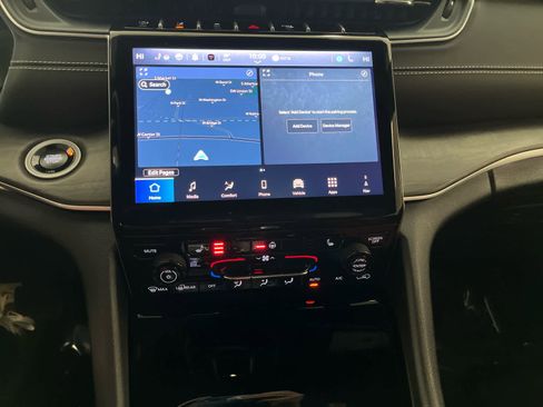 Used 2024 Jeep Grand Cherokee Limited w/ Black Appearance Package image 27