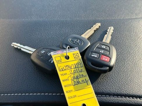 Used 2016 Toyota Camry LE image 15