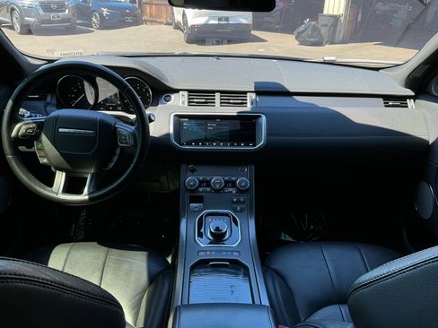 Used 2019 Land Rover Range Rover Evoque SE image 14