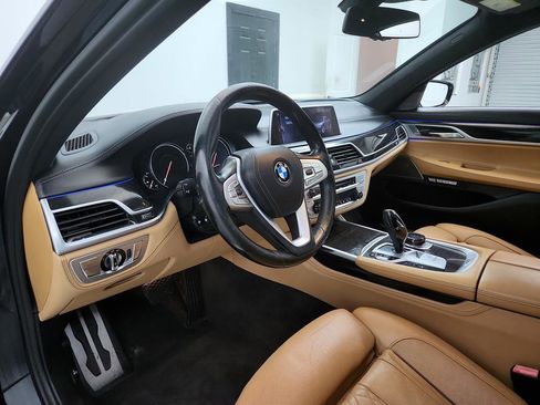 Used 2016 BMW 750i image 13