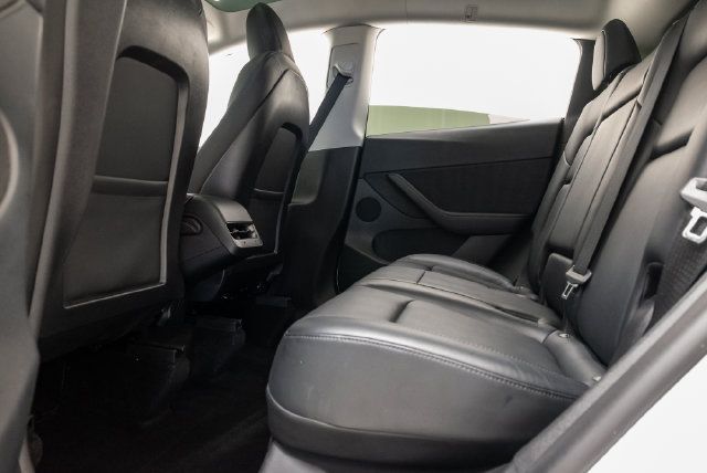 Used 2022 Tesla Model Y Performance AWD/4WD image 17