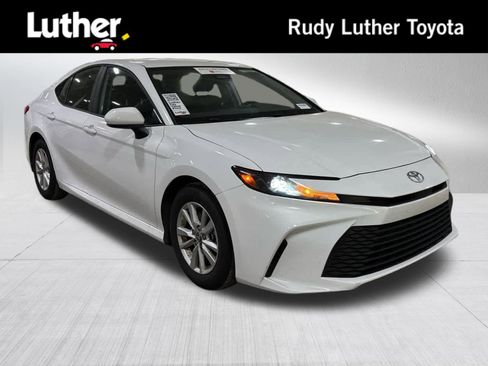 Used 2025 Toyota Camry LE image 1