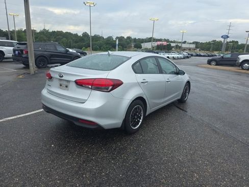 Used 2017 Kia Forte LX FWD image 3