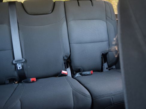 Used 2022 Jeep Wrangler Unlimited Sahara w/ Cold Weather Group image 17