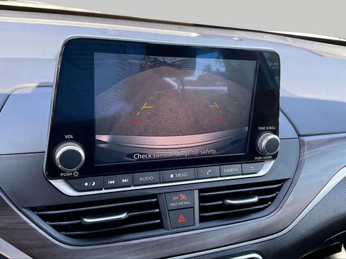 Used 2024 Nissan Altima 2.5 SV FWD image 23