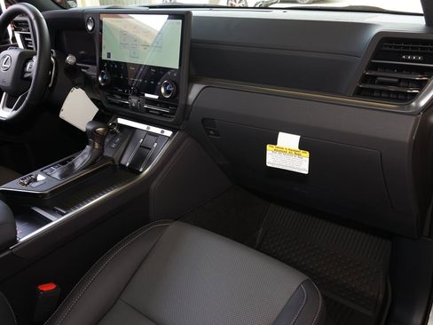 Used 2026 Lexus GX 550 w/ Accessory Package (ZB) image 5