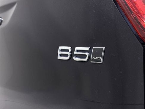 Used 2024 Volvo XC40 B5 Plus AWD/4WD image 33