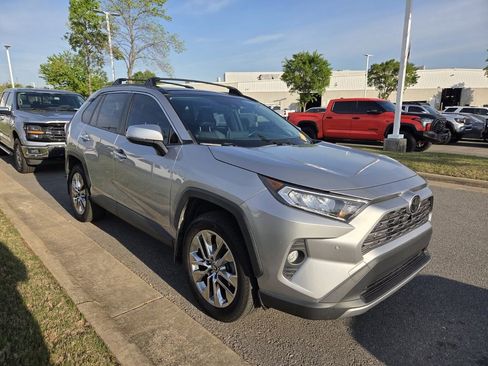 Used 2021 Toyota RAV4 Limited image 3