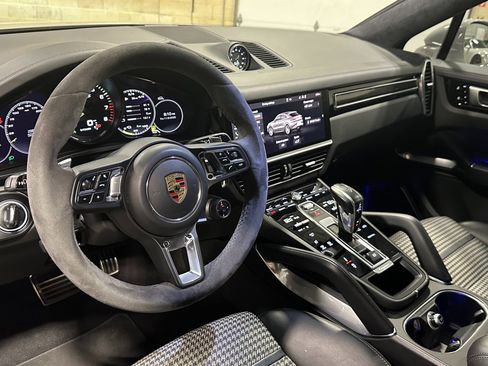 Used 2021 Porsche Cayenne Turbo S image 36