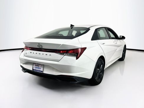 Used 2023 Hyundai Elantra SEL w/ Preferred Accessory Package FWD image 5