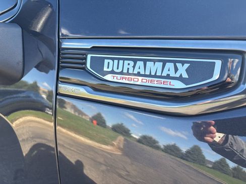 Used 2023 GMC Sierra 1500 AT4 w/ Technology Package image 7