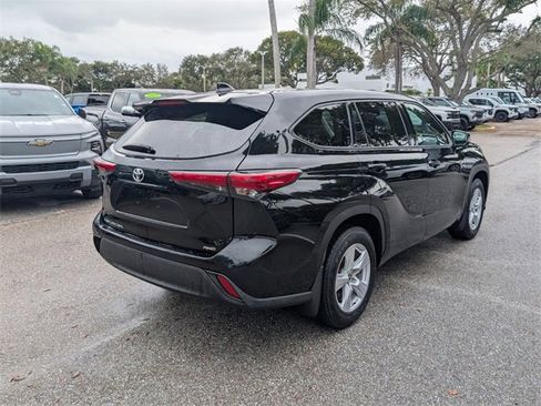 Used 2020 Toyota Highlander L image 17