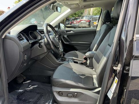 Used 2018 Volkswagen Tiguan SEL AWD/4WD image 16