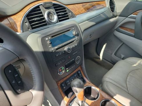 Used 2008 Buick Enclave CXL w/ Entertainment Package #2 FWD image 28