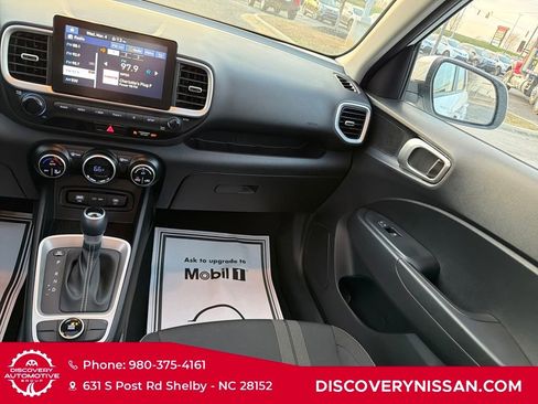 Used 2023 Hyundai Venue SEL image 34