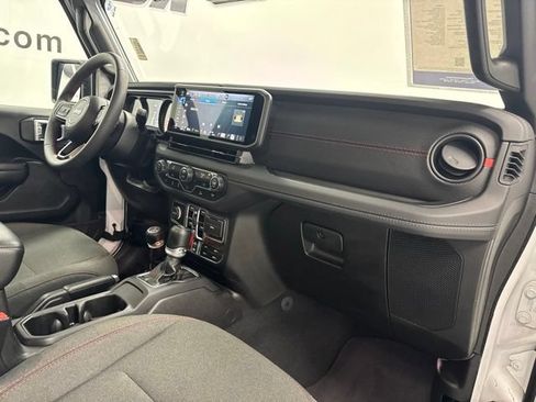 Used 2025 Jeep Wrangler Unlimited Rubicon AWD/4WD image 27