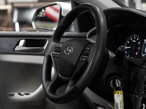 Used 2016 Hyundai Sonata SE FWD image 14