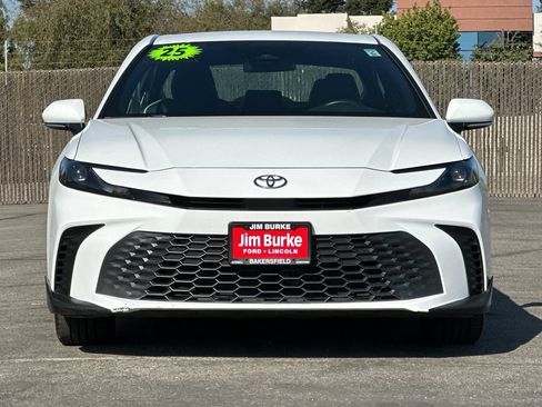 Used 2025 Toyota Camry SE FWD image 8